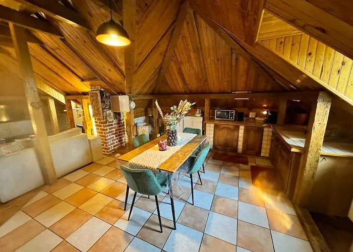 Un Dans La Apartment *